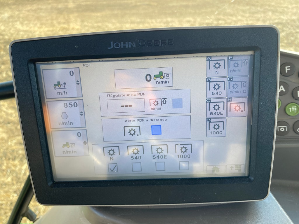Tracteur JOHN DEERE 6210R - photo slide 12