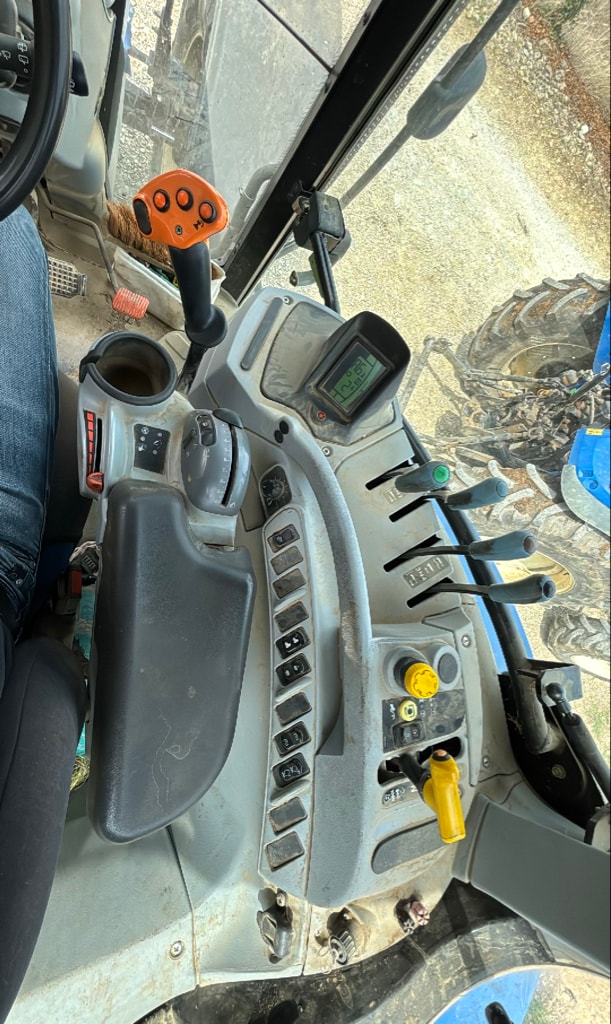 Tracteur NEW HOLLAND T6050 range command - photo slide 15