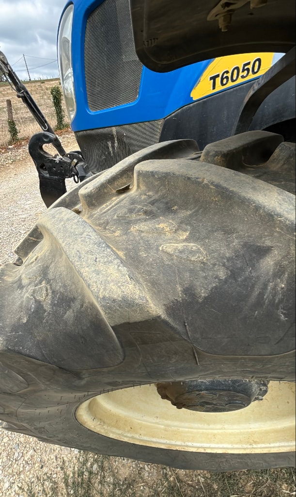 Tracteur NEW HOLLAND T6050 range command - photo slide 8