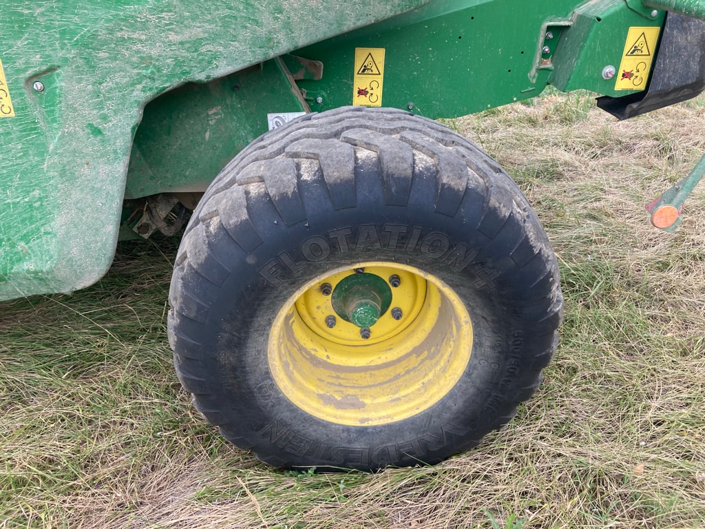 Presse balles rondes JOHN DEERE V451m - photo slide 5