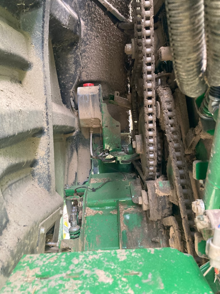 Presse balles rondes JOHN DEERE V451m - photo slide 10