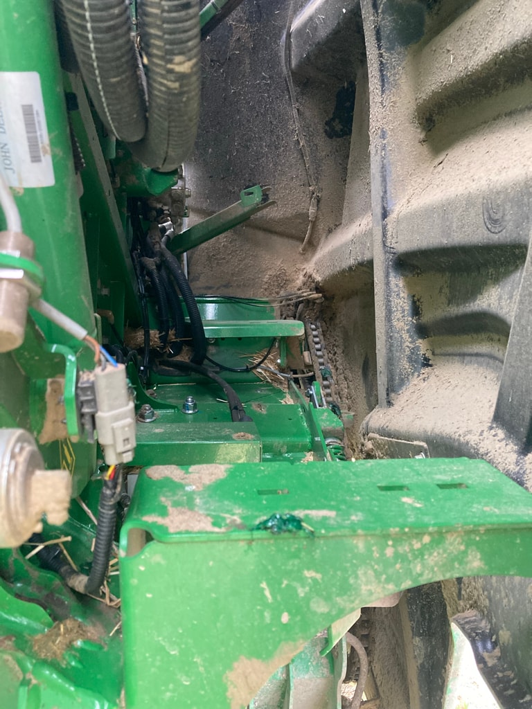 Presse balles rondes JOHN DEERE V451m - photo slide 11