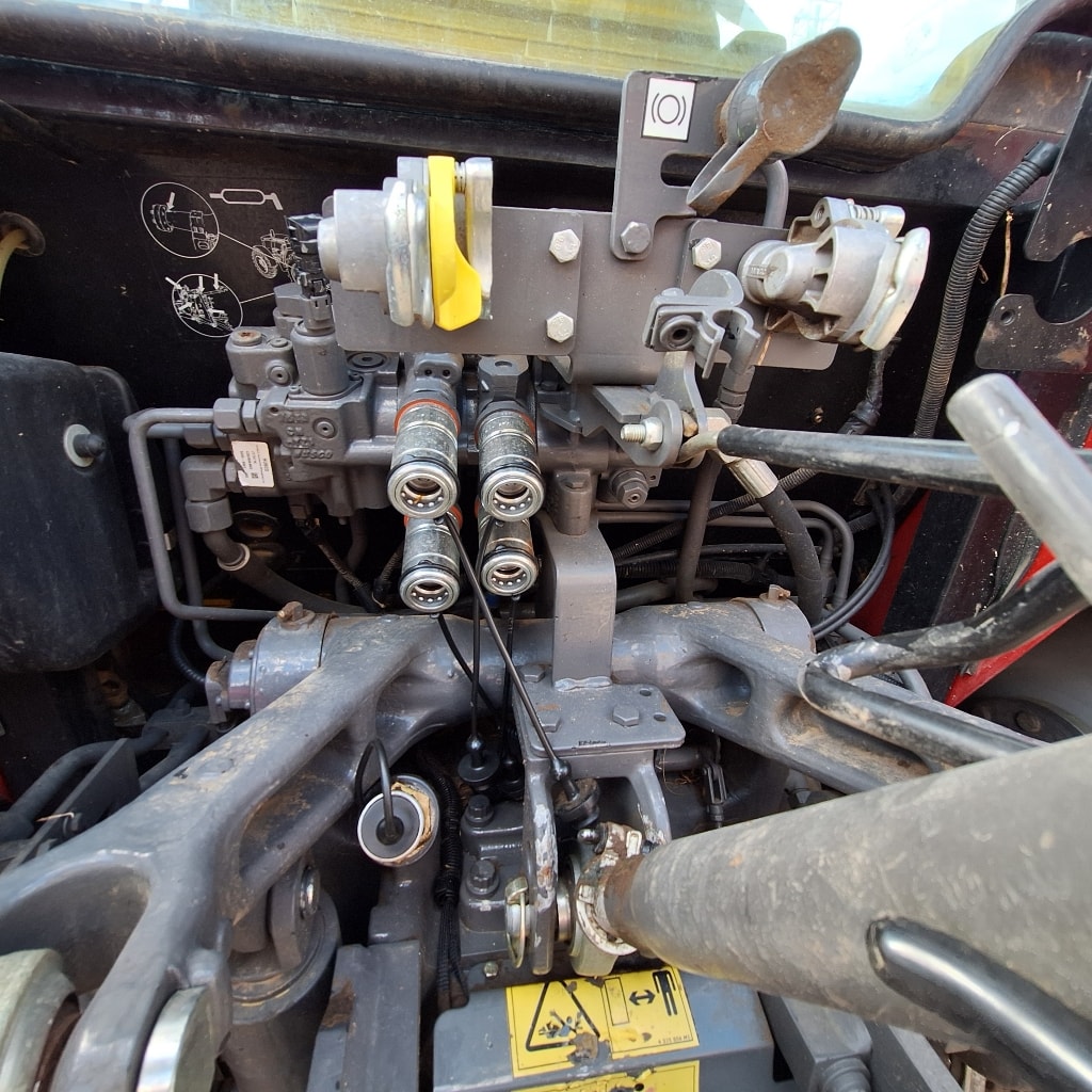 Tracteur chargeur MASSEY FERGUSON 4709 - photo slide 12