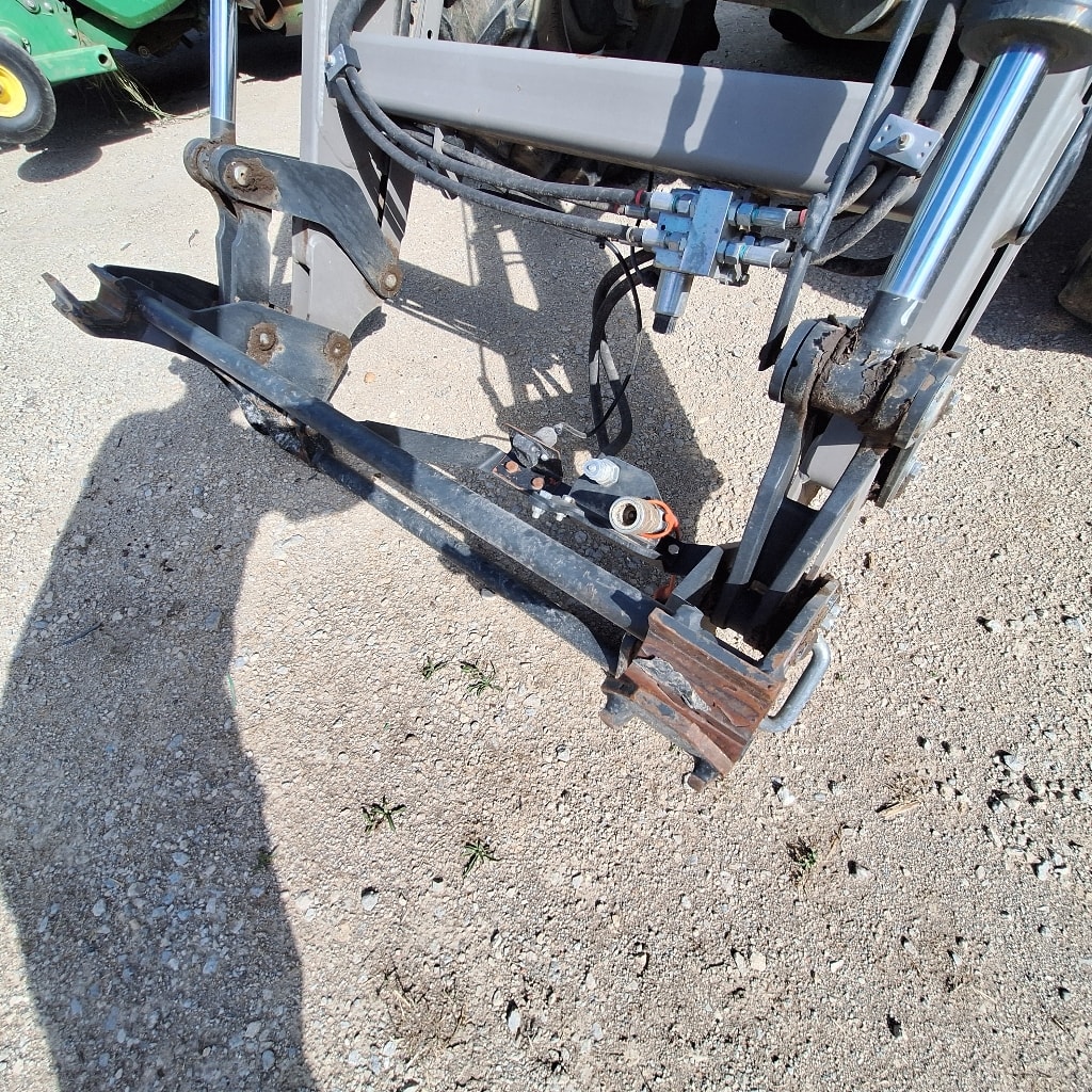 Tracteur chargeur MASSEY FERGUSON 4709 - photo slide 14