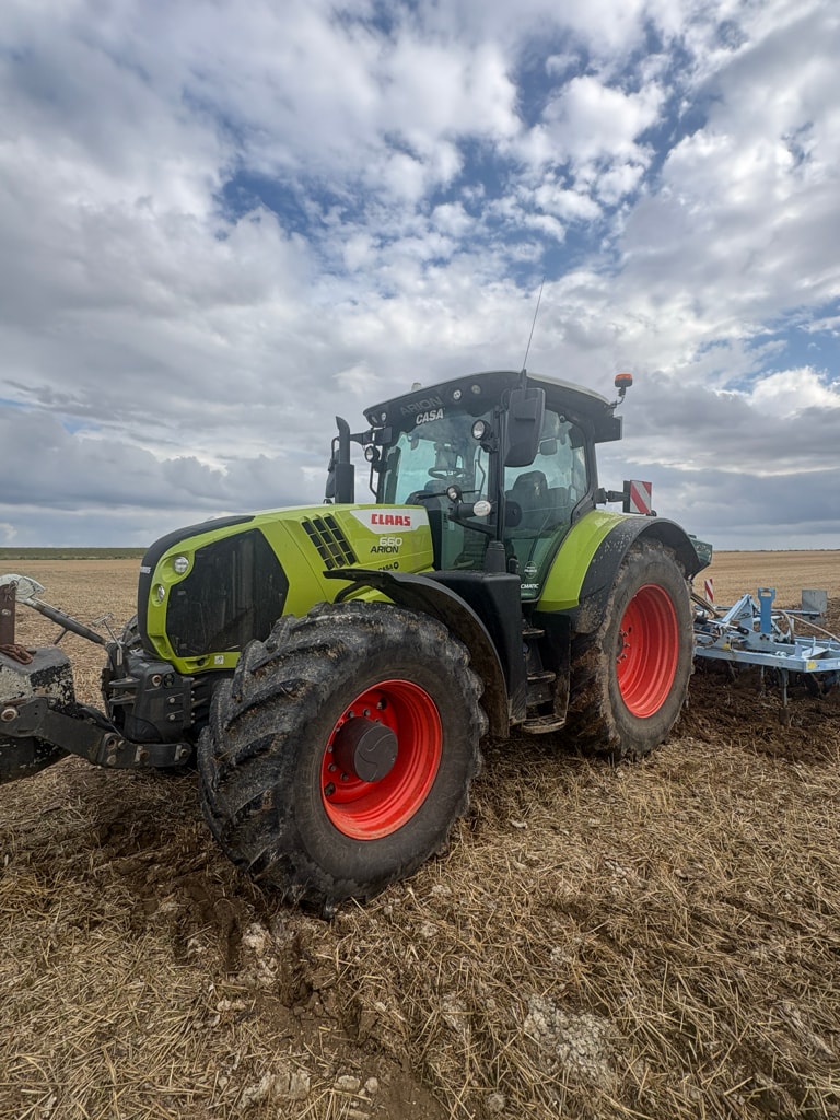 Tracteur CLAAS Arion 660 CMATIC CEBIS - photo slide 1
