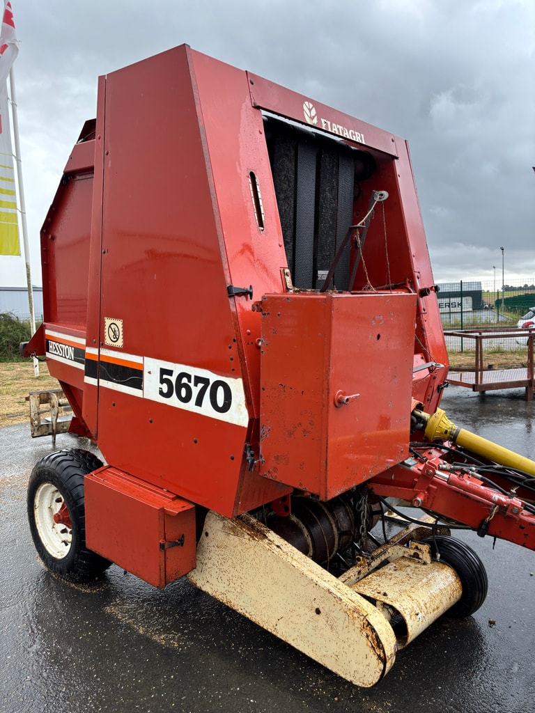 Presse balles rondes HESSTON 5670 - photo slide 2