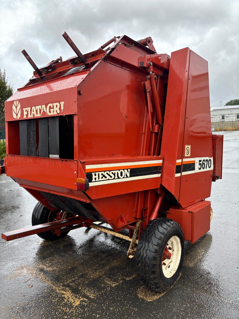 Presse balles rondes HESSTON 5670 - photo slide 3
