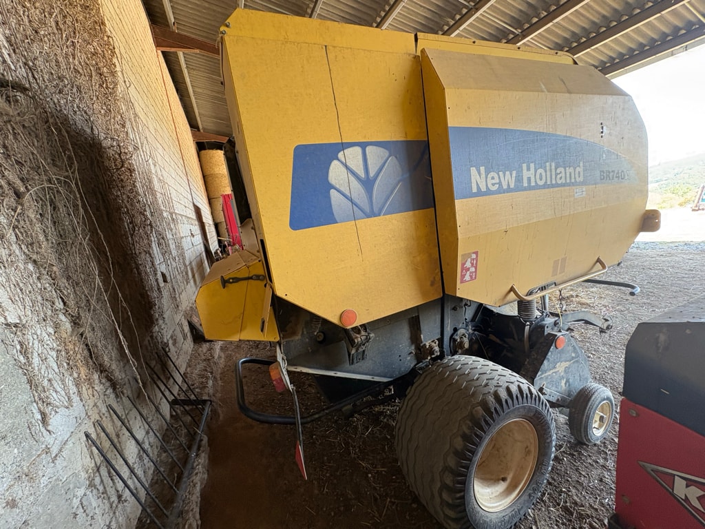 Presse balles rondes NEW HOLLAND BR740A - photo slide 3