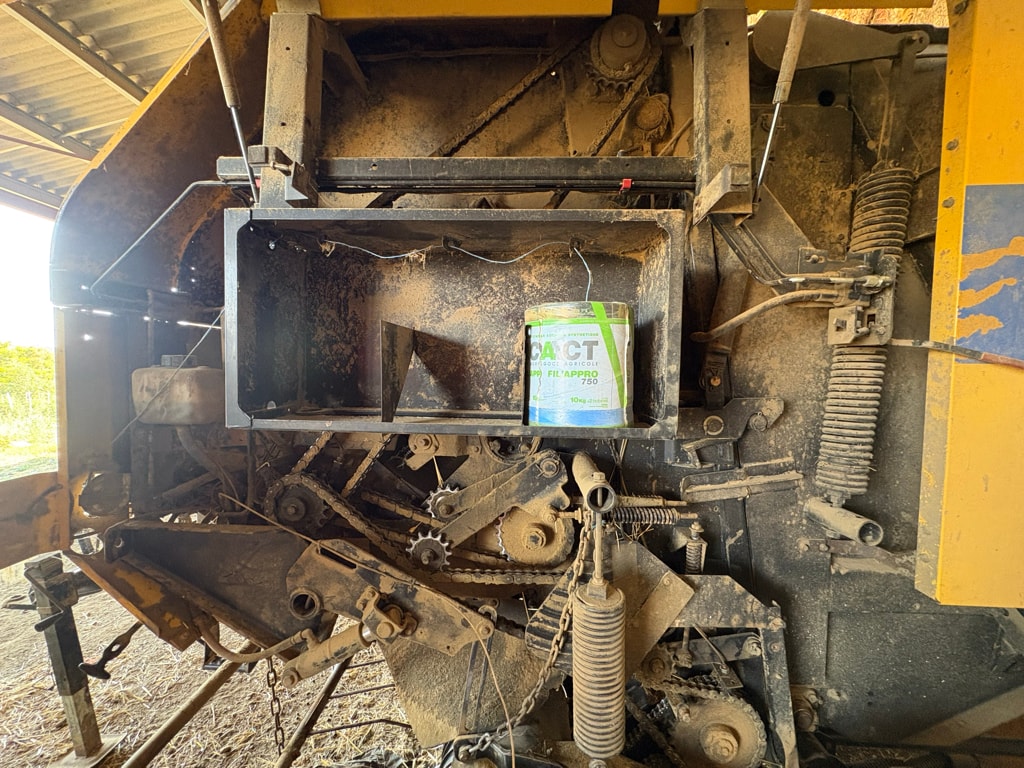 Presse balles rondes NEW HOLLAND BR740A - photo slide 10