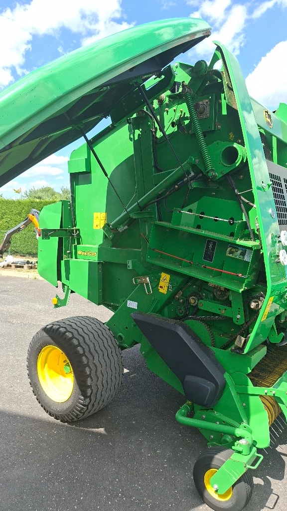 Presse balles rondes JOHN DEERE 854 MaxiCut - photo slide 7
