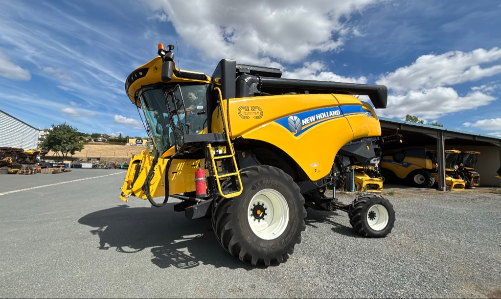 Moissonneuse NEW HOLLAND CH 7.70 - photo slide 1