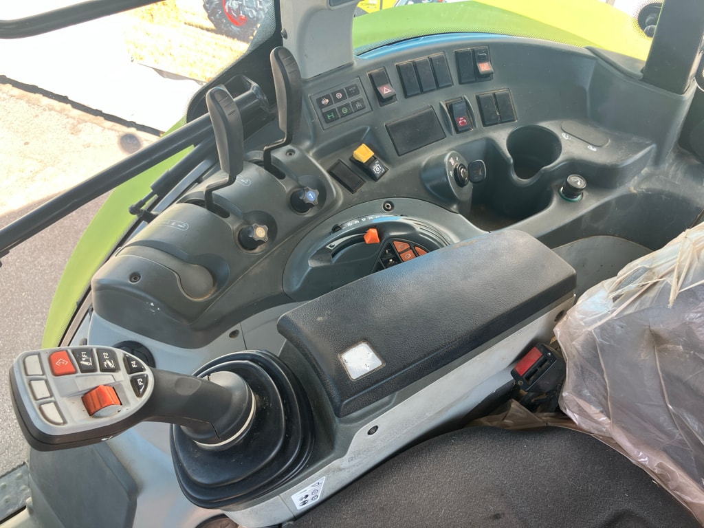 Tracteur CLAAS ARION 420 - photo slide 12