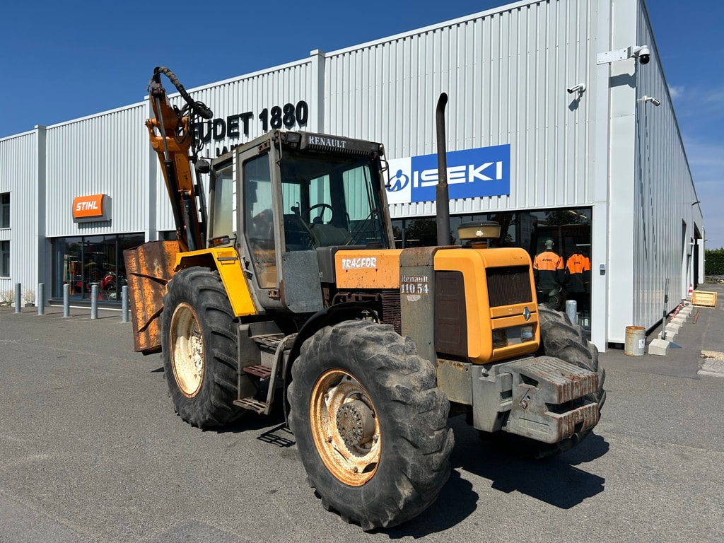 Tracteur RENAULT 110-54 - photo slide 1