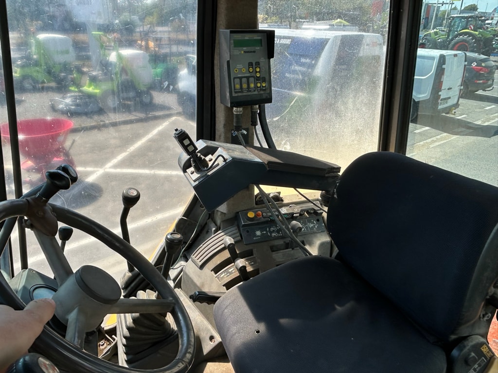 Tracteur RENAULT 110-54 - photo slide 12