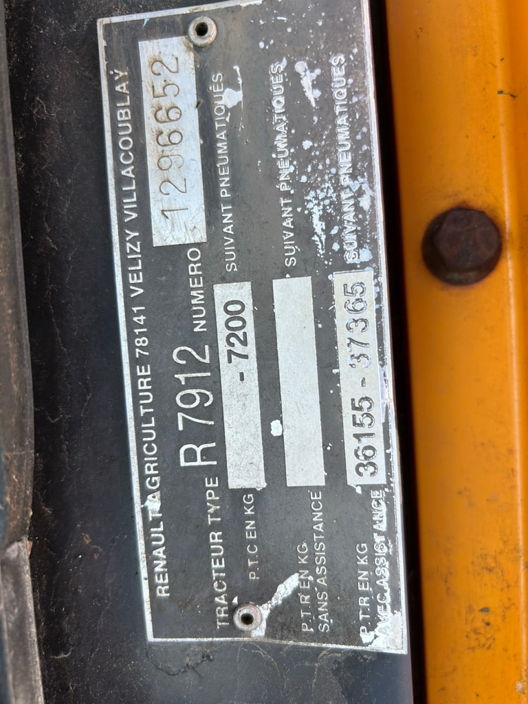 Tracteur RENAULT 110-54 - photo slide 14