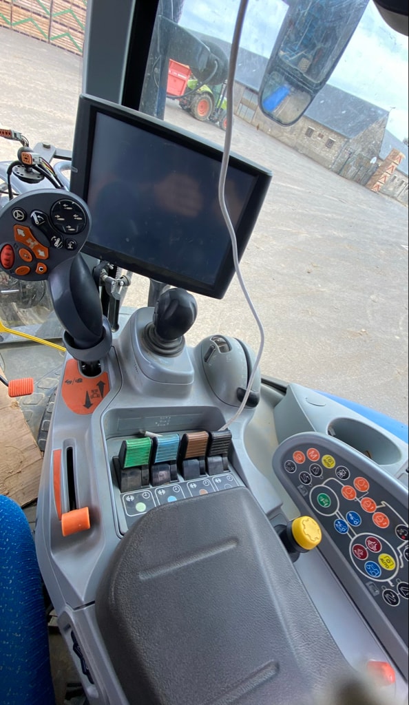 Tracteur NEW HOLLAND T7.245 - photo slide 10