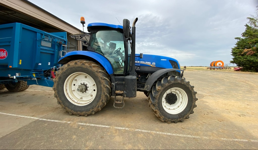 Tracteur NEW HOLLAND T7.245 - photo slide 3