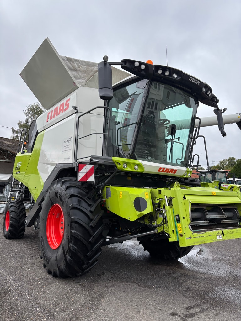 Moissonneuse CLAAS Trion 650 - photo slide 2