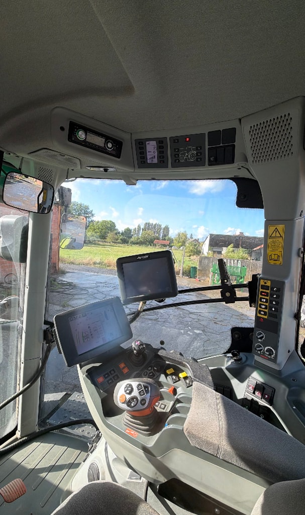 Tracteur CLAAS AXION 810 - photo slide 13