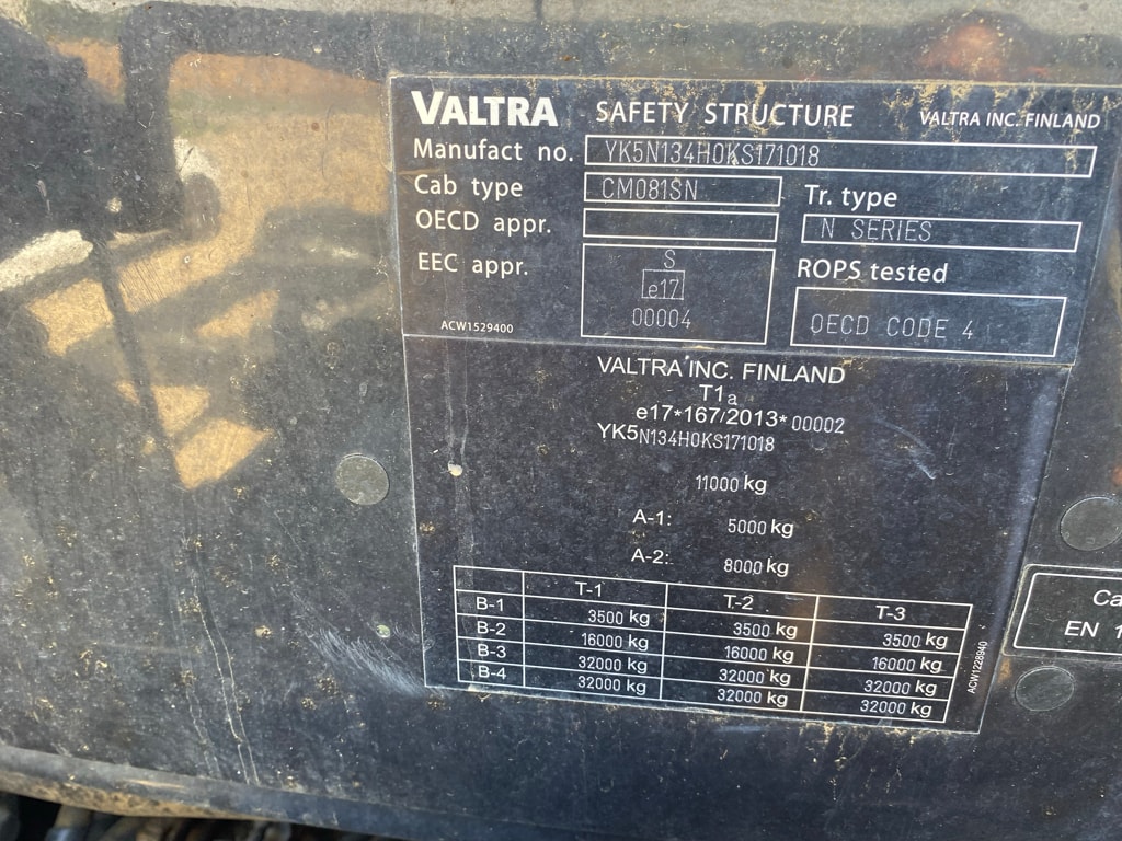 Tracteur VALTRA N 134 H5 - photo slide 5