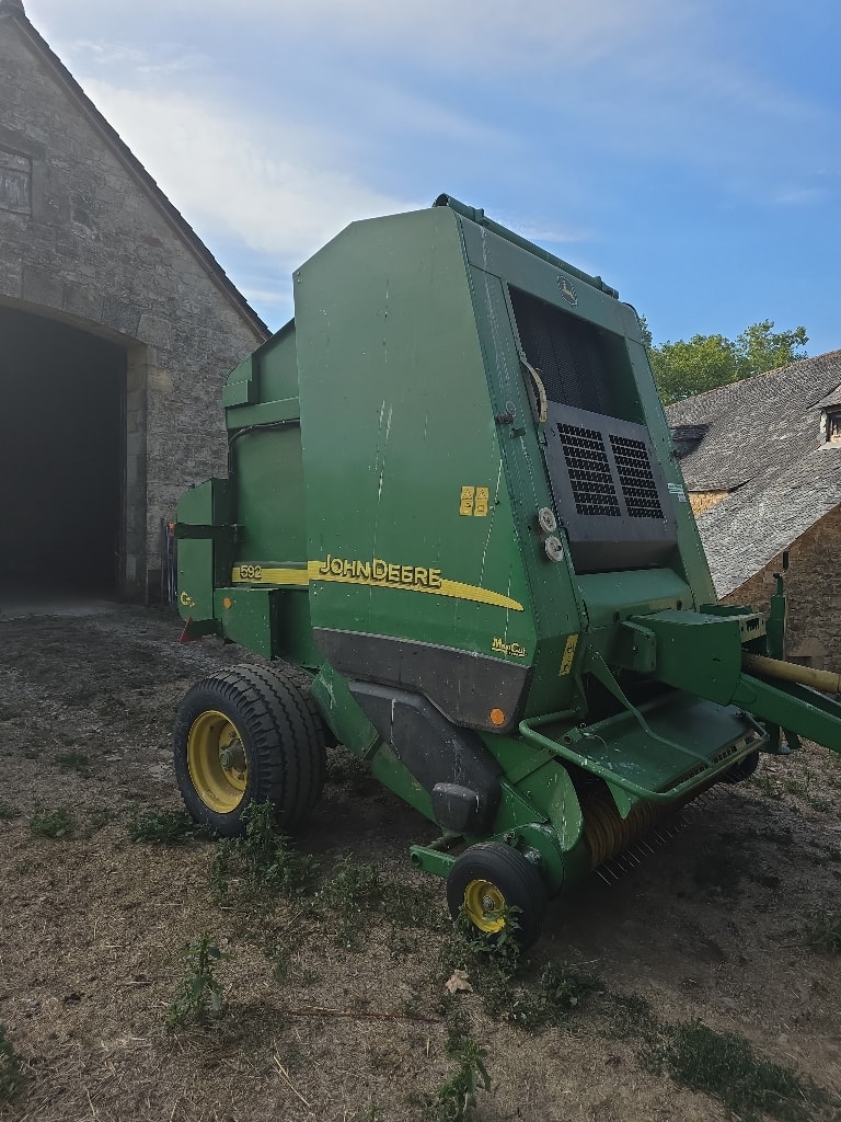 Presse balles rondes JOHN DEERE 592 Maxicut - photo slide 5
