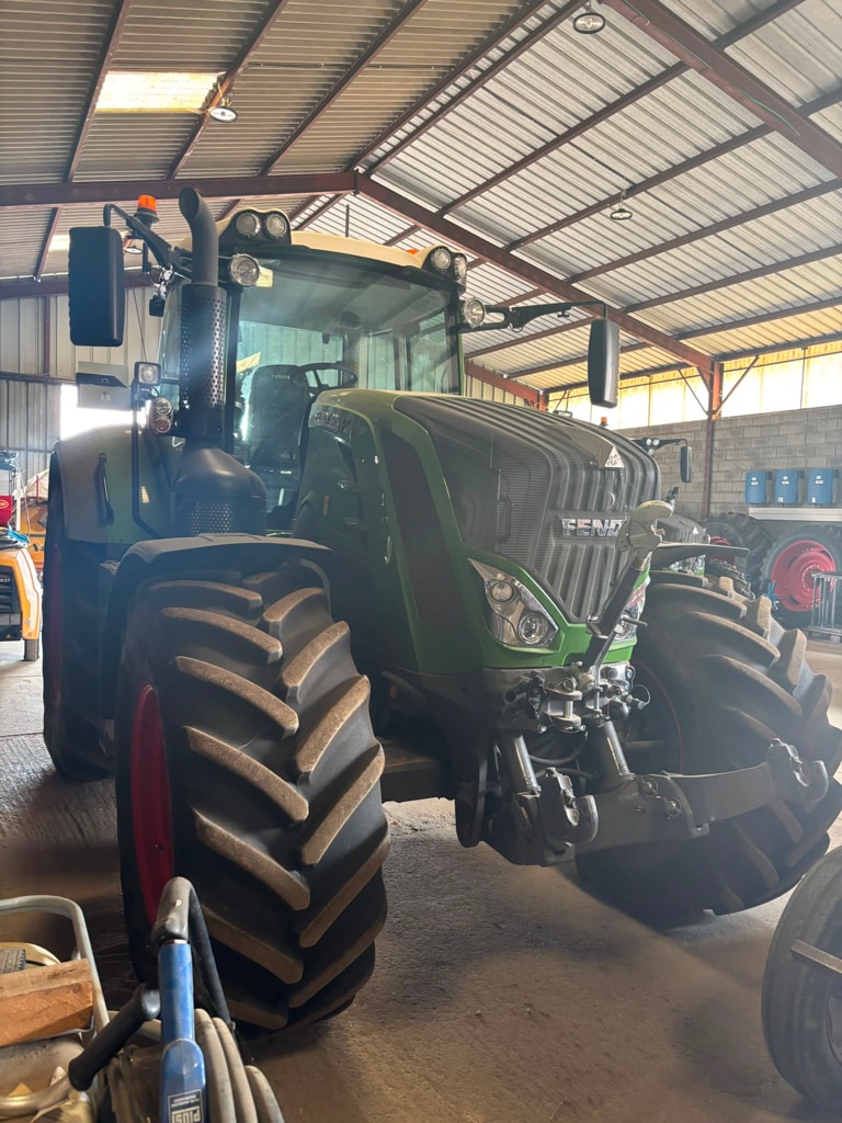 Tracteur FENDT 824 VARIO PROFI + - photo slide 1