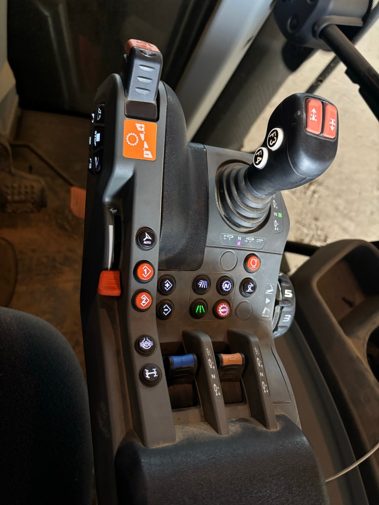 Tracteur CLAAS ARION 630 - photo slide 6