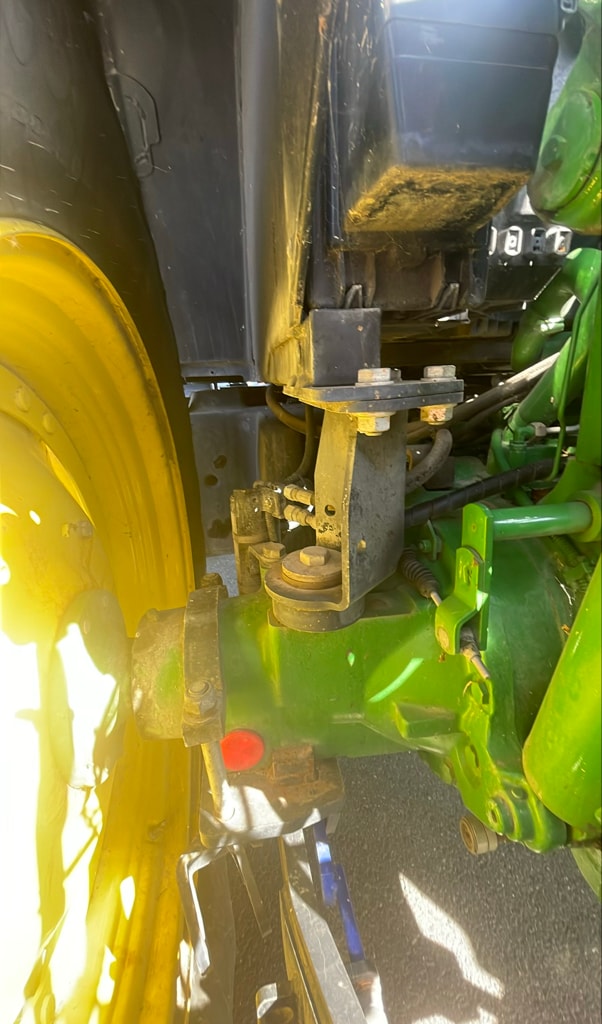 Tracteur JOHN DEERE 6110M+ epareuse - photo slide 9