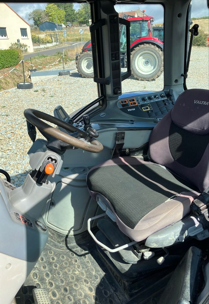 Tracteur VALTRA T213 Versu - photo slide 8