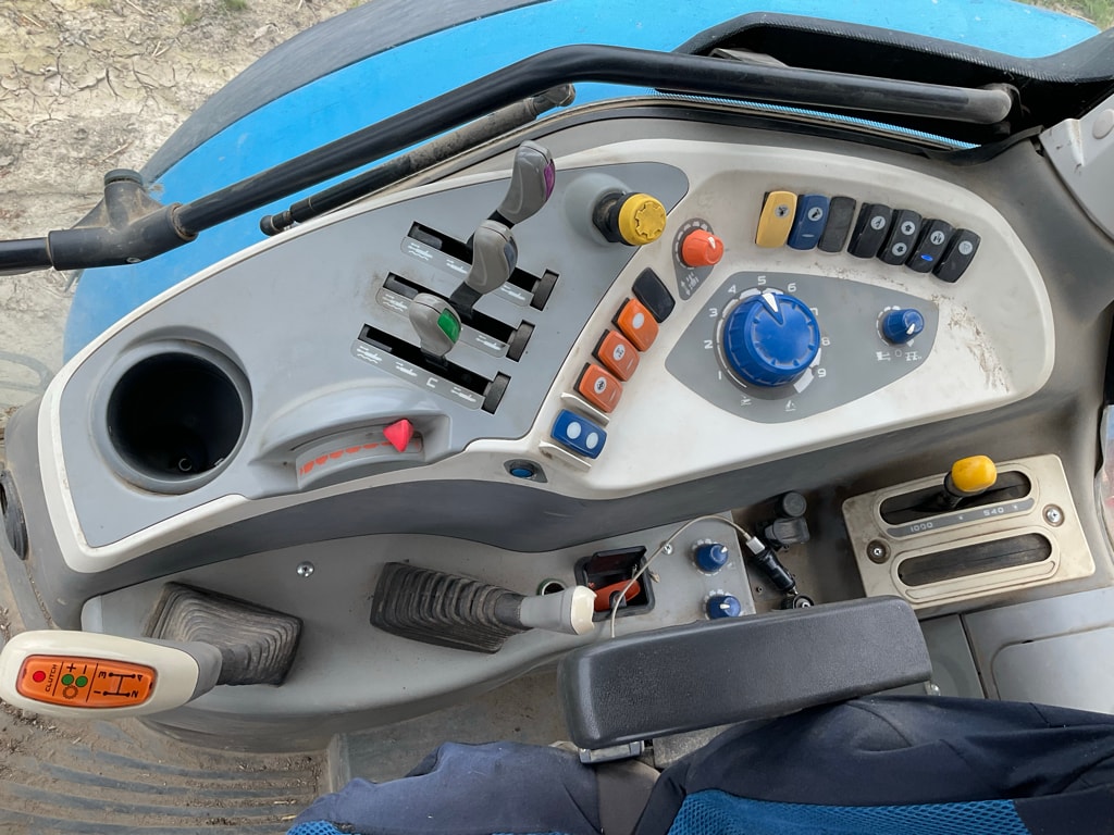 Tracteur LANDINI 6.135 C - photo slide 6