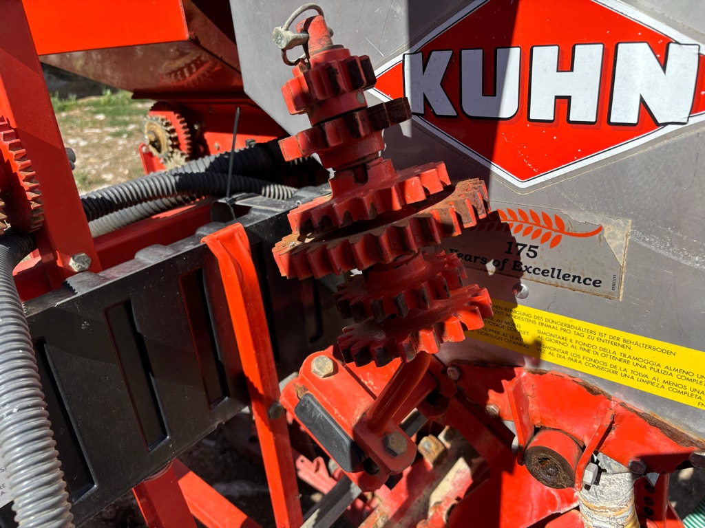 Semoir monograine KUHN Planter 2 - photo slide 13