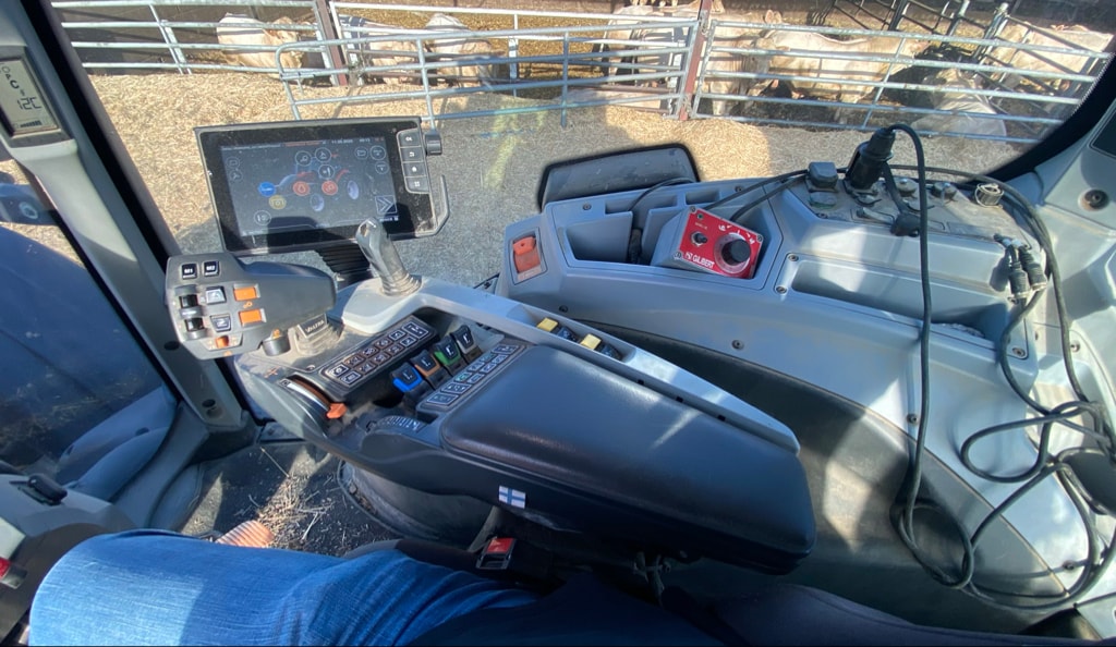 Tracteur VALTRA T 234 DIRECT - photo slide 12