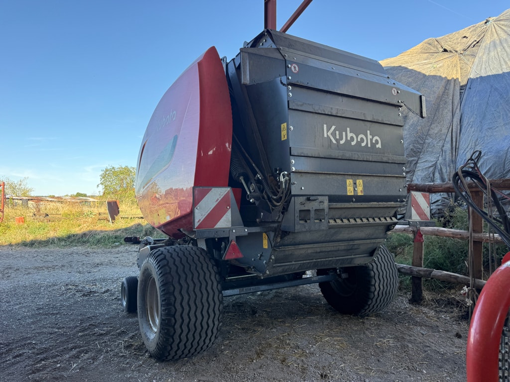 Presse balles rondes KUBOTA BV5160 plus - photo slide 3