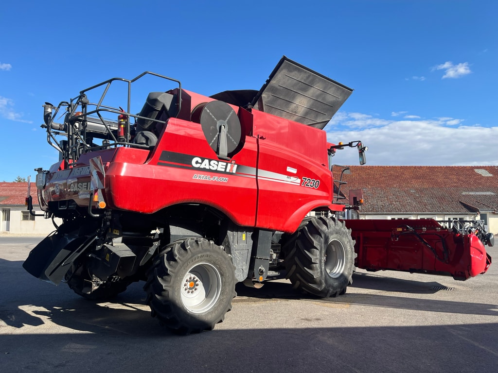 Moissonneuse CASE IH Axial 7230 - photo slide 8