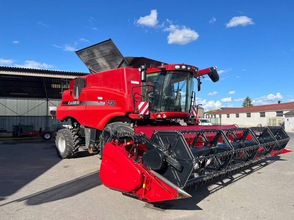 Moissonneuse CASE IH Axial 7230 - photo slide 10