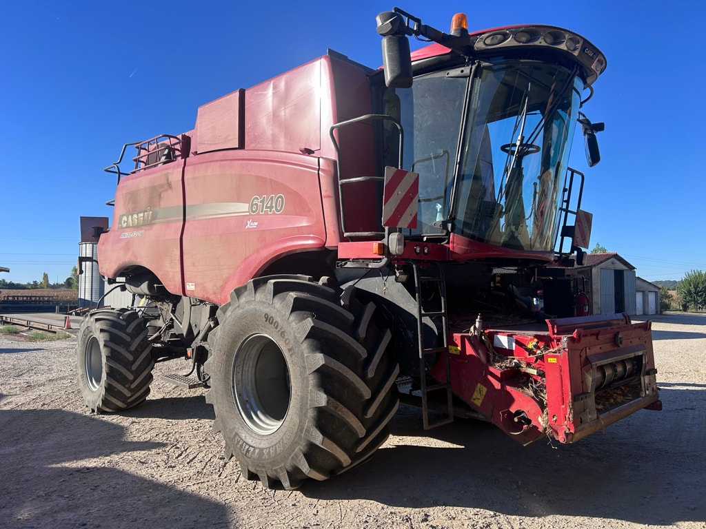 Moissonneuse CASE IH AXIAL-FLOW 6140 - photo slide 2