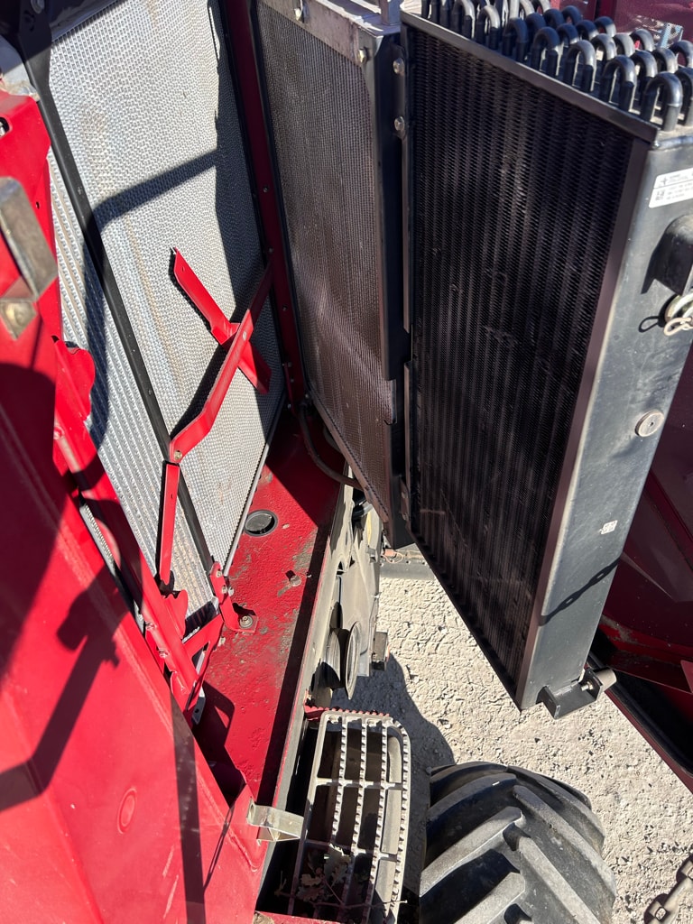Moissonneuse CASE IH AXIAL-FLOW 6140 - photo slide 7