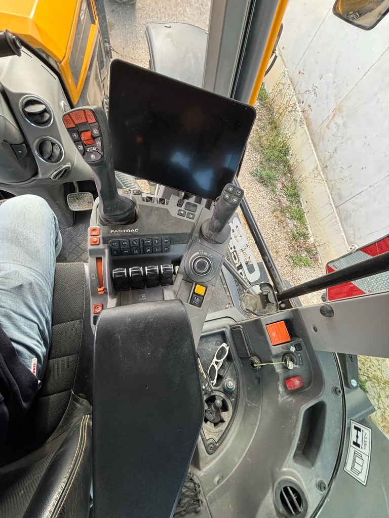 Tracteur JCB FASTRAC 4220 - photo slide 10