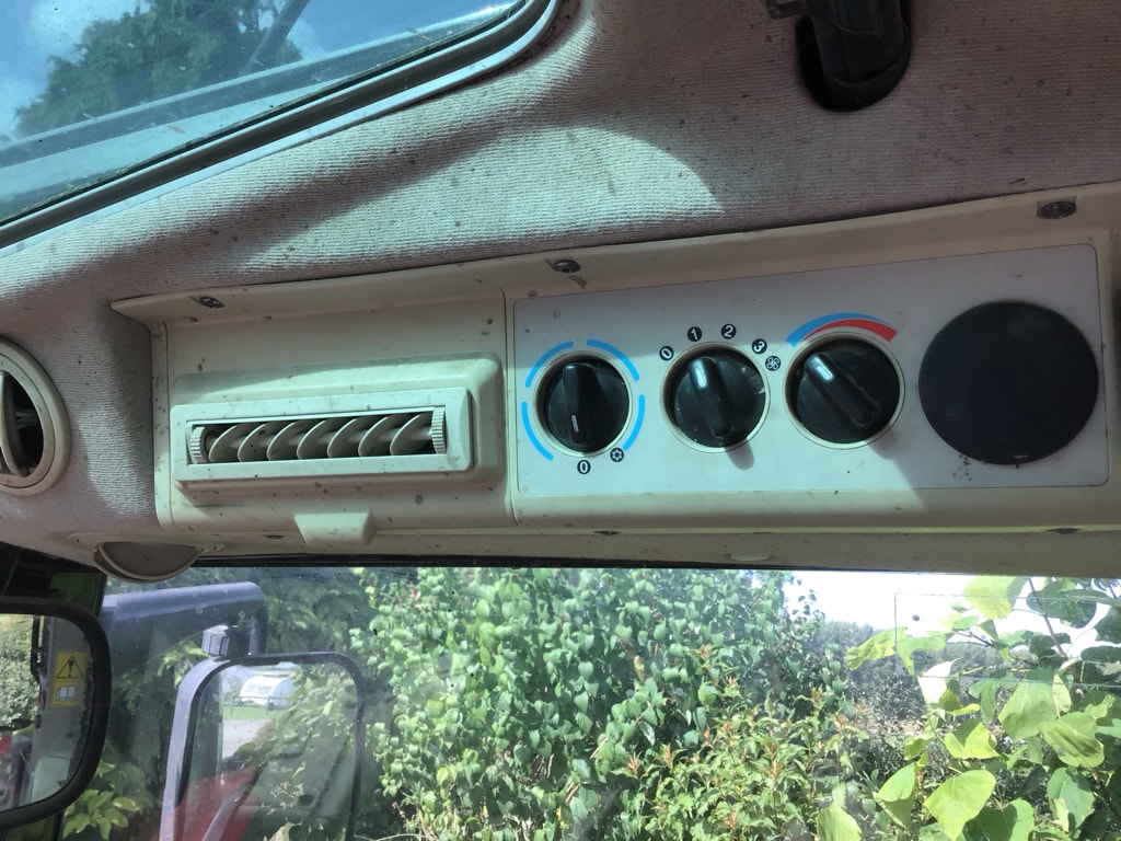 Tracteur chargeur MASSEY FERGUSON 5713 S  - photo slide 16