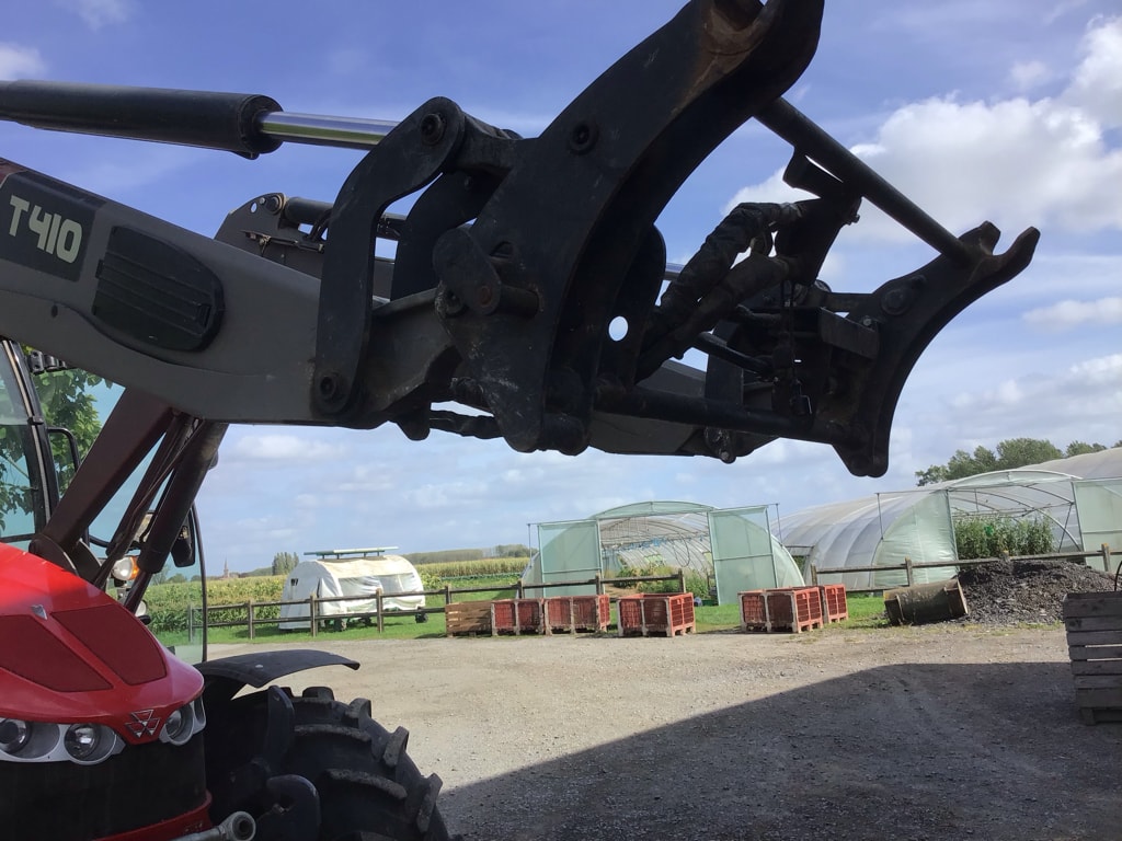 Tracteur chargeur MASSEY FERGUSON 5713 S  - photo slide 17