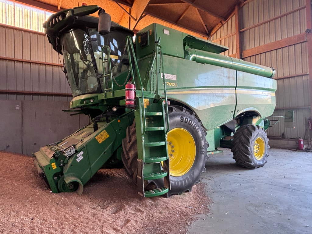 Moissonneuse JOHN DEERE S780 - photo slide 1