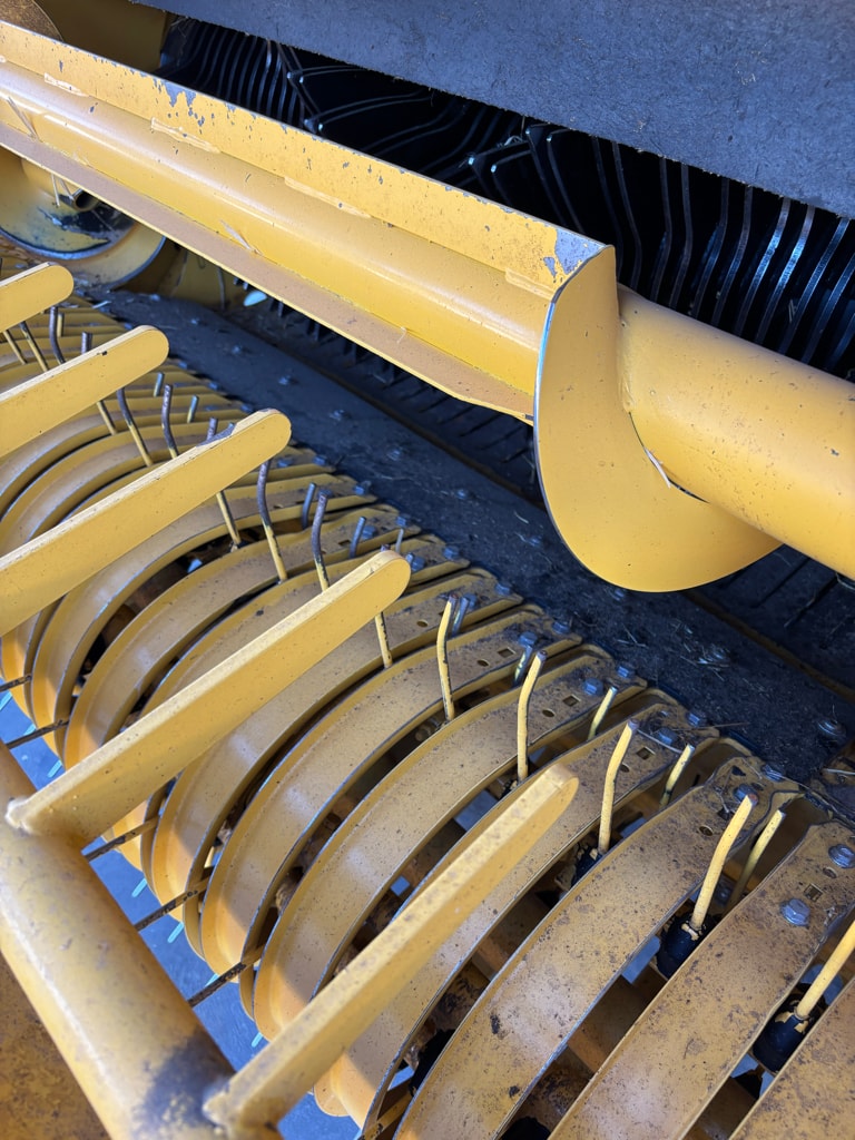 Presse balles rondes NEW HOLLAND Pro belt 165 CropCutter 25 couteaux - photo slide 9