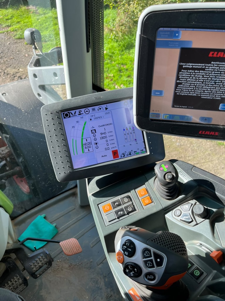 Tracteur CLAAS AXION 810 - photo slide 16