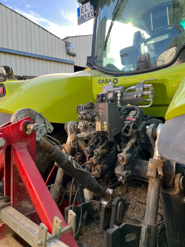 Tracteur CLAAS AXION 810 - photo slide 11