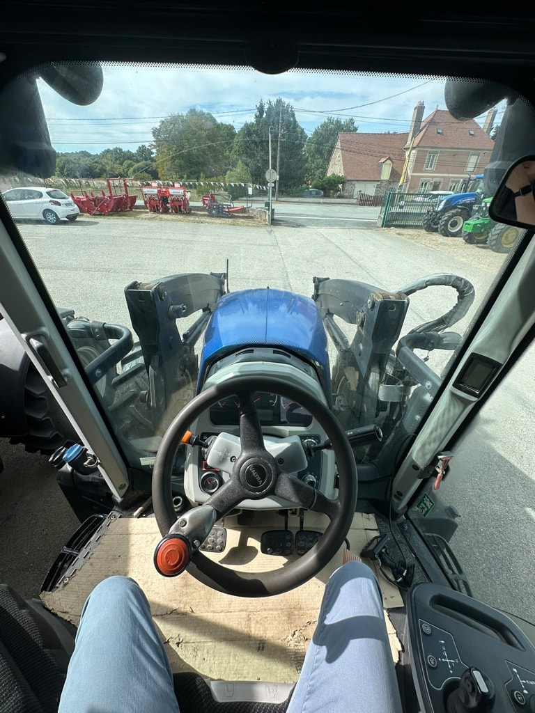 Tracteur chargeur VALTRA n114 H5 - photo slide 10