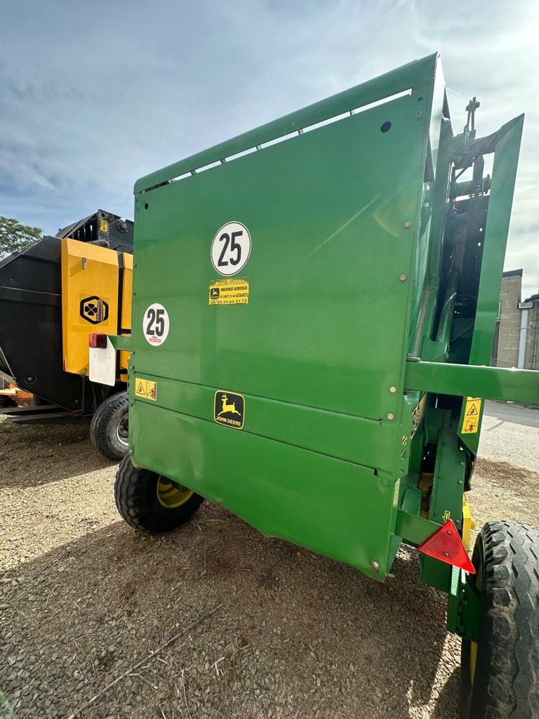 Presse balles rondes JOHN DEERE 580 - photo slide 6