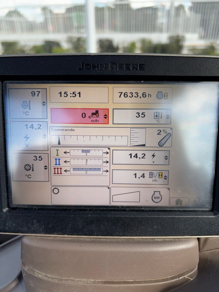 Tracteur chargeur JOHN DEERE 6105R - photo slide 3