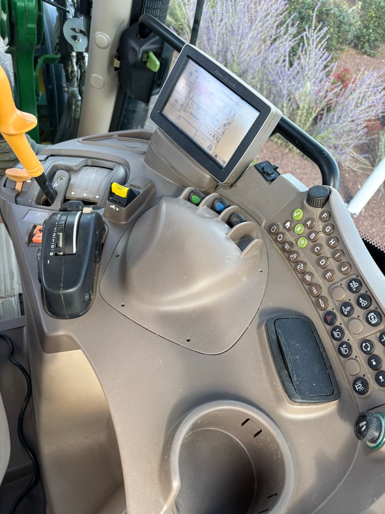 Tracteur chargeur JOHN DEERE 6105R - photo slide 4