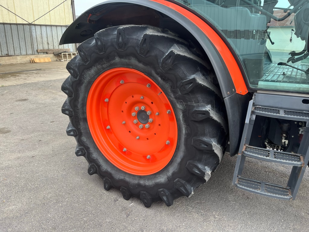 Tracteur KUBOTA M 135 GX III - photo slide 10