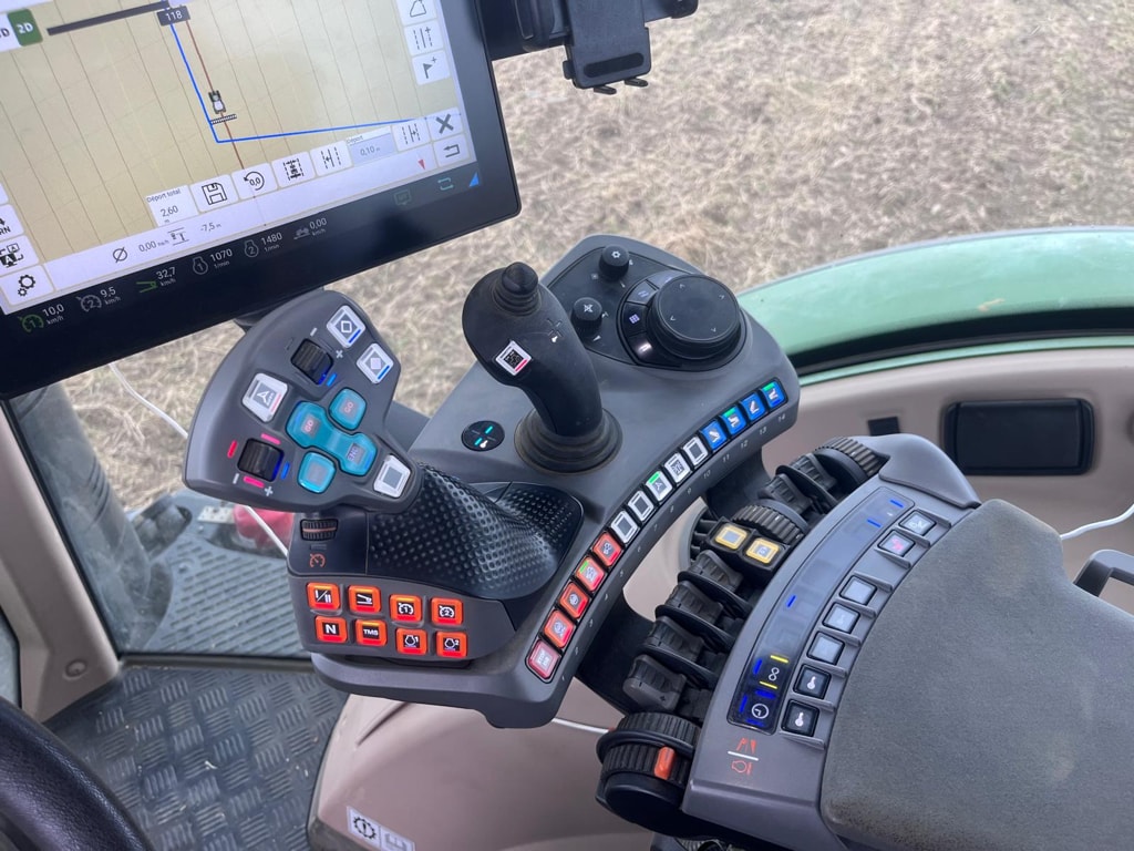 Tracteur FENDT 720 VARIO PROFI + - photo slide 8